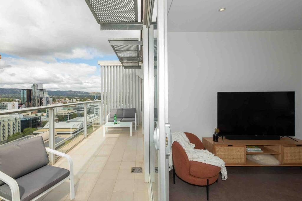 City Apartment, Pool & Carpark Adelajda Zewnętrze zdjęcie