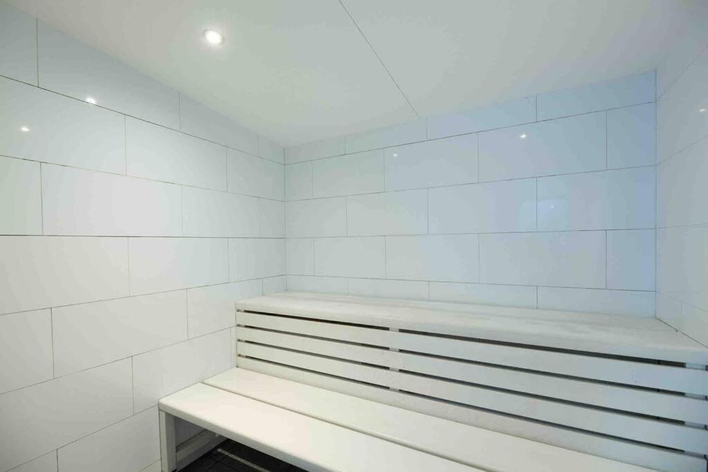 City Apartment, Pool & Carpark Adelajda Zewnętrze zdjęcie