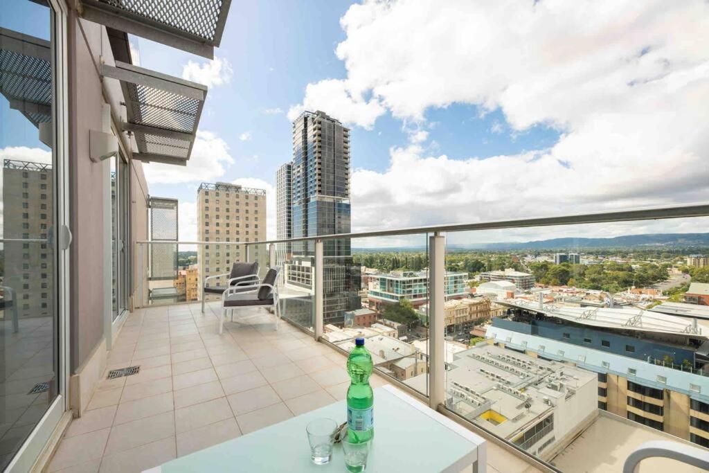 City Apartment, Pool & Carpark Adelajda Zewnętrze zdjęcie
