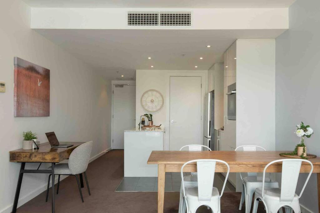 City Apartment, Pool & Carpark Adelajda Zewnętrze zdjęcie